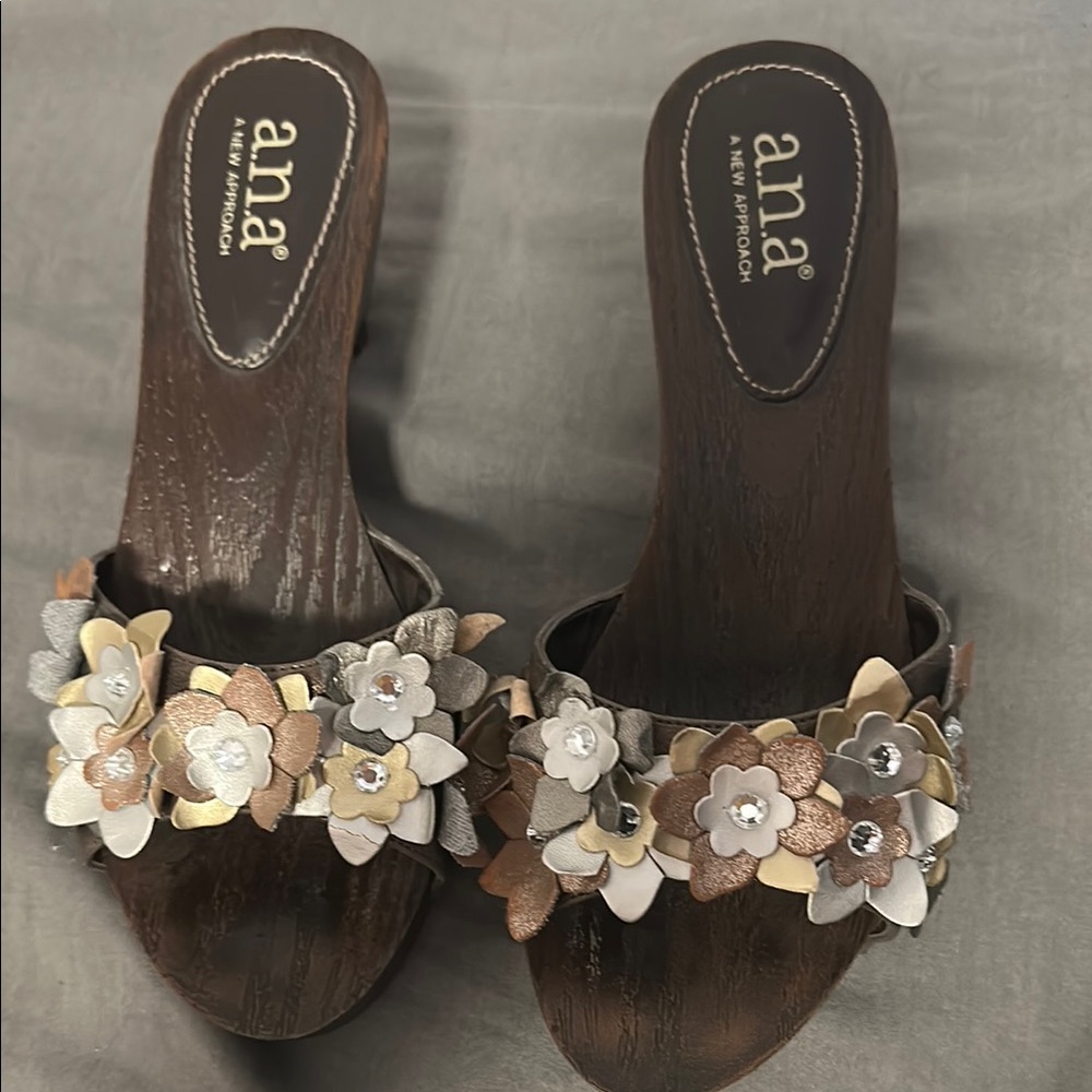 a.n.a Women's Floral Embellished Sandals - Brown and Silver